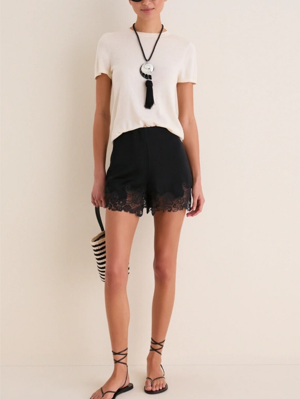 ALC Pipa Lace Trimmed Shorts in Black sz MED - Picture 3 of 16